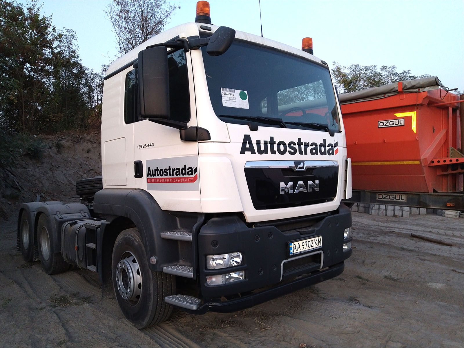 brenduvanniavantazhnohoavtotiahachmanautostrada20BAEF52-156C-3B8A-B442-4AD0F410F42D.jpg